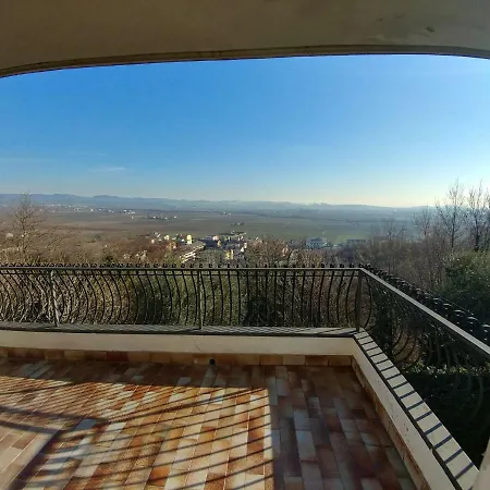 Monticelli Holiday House *